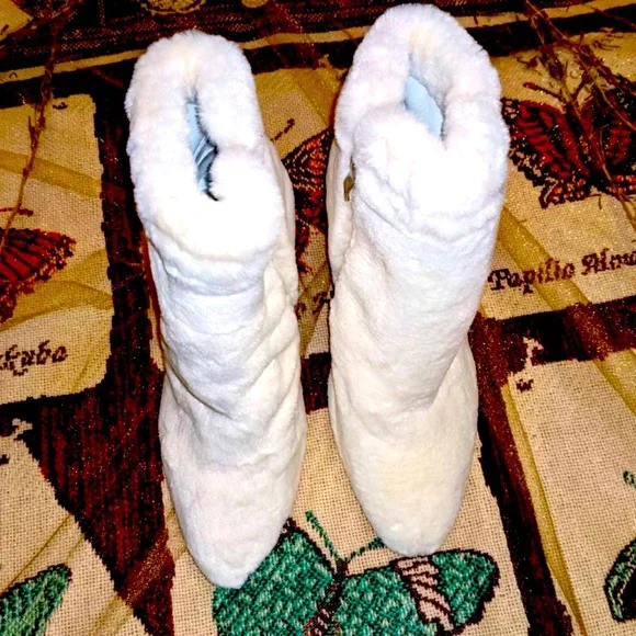🔥All fur boots-RARE🔥 - Picture 2 of 9